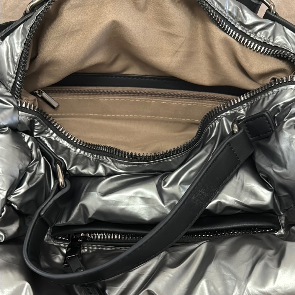 Quilted Silver Women's Bag. - Picture 6 of 10